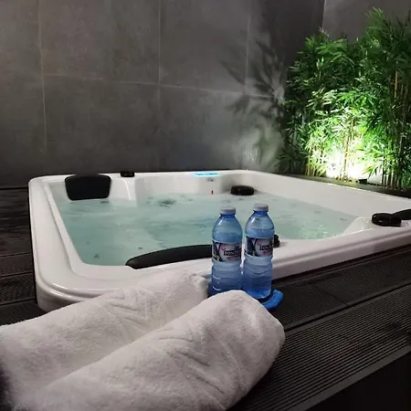 胶囊旅馆 Futurotel Malagueta 3*