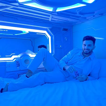 胶囊旅馆 Futurotel Malagueta 3*